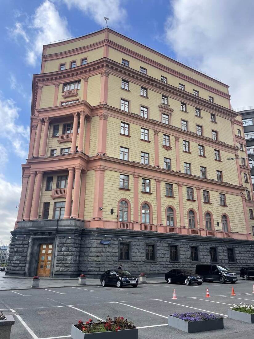 Кольцо центральных площадей: власть искусства и искусство власти