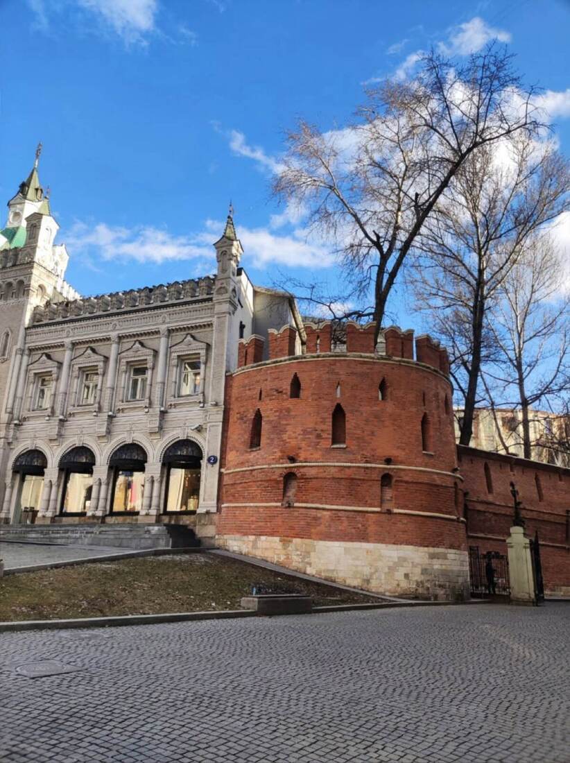 Кольцо центральных площадей: власть искусства и искусство власти