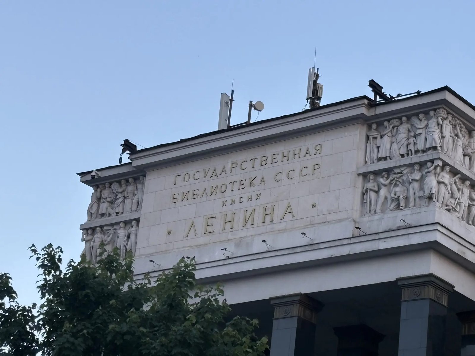 Ленин всегда живой: от Манежной до Театральной площади