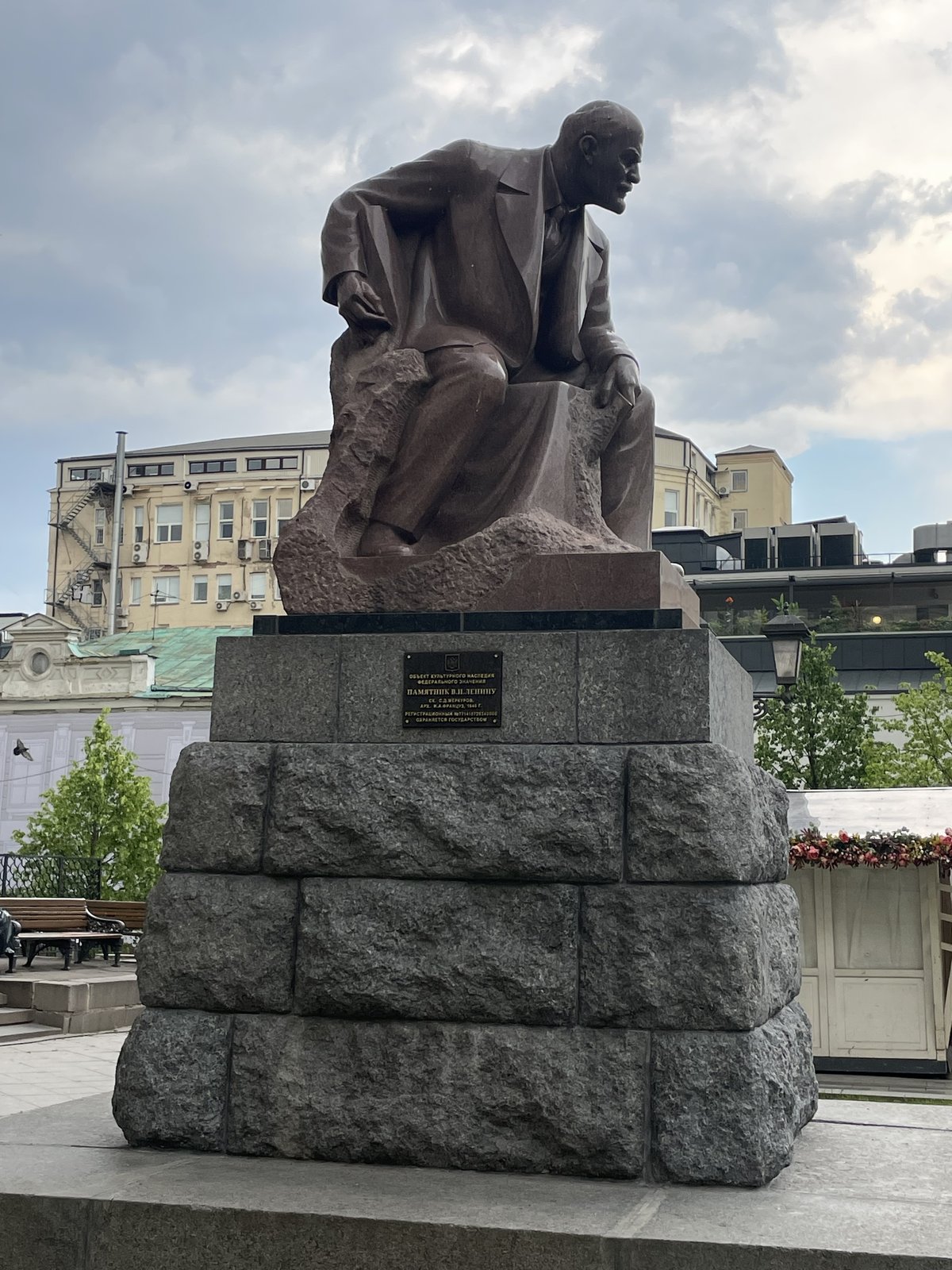 Ленин всегда живой: от Манежной до Театральной площади