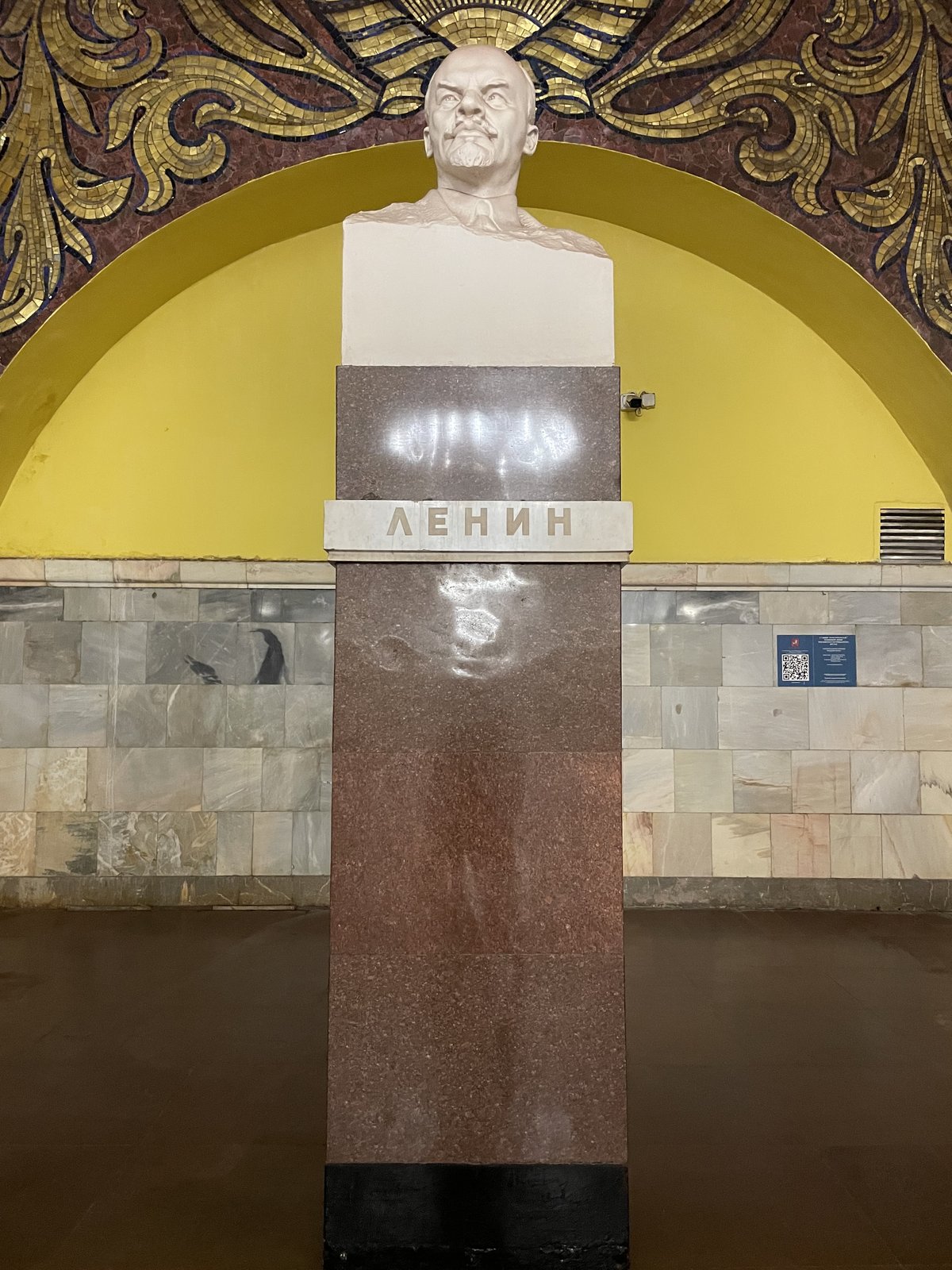 Ленин всегда живой: от Манежной до Театральной площади