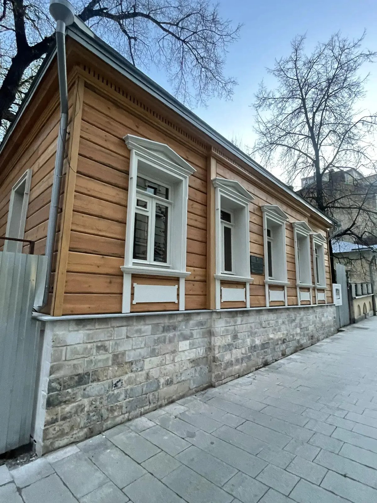 «Подвальчик Мастера» М. А. Булгакова, Мансуровский пер., д. 9